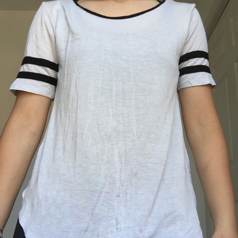 White T shirt - Picture 3 of 5